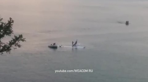 Самолет с туристами рухнул в Байкал