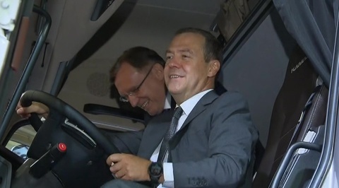 Дмитрий Медведев посетил выставку "Импортозамещение"
