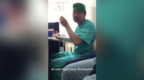 Пьющего на работе врача уволили после скандального видеоролика