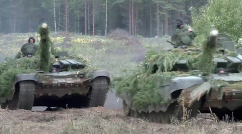 Zapad-2017 Closes with a Tank Carousel in Belarus