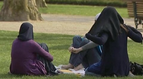 С приходом талибов к власти в Афганистане цена на паранджу выросла в 10 раз