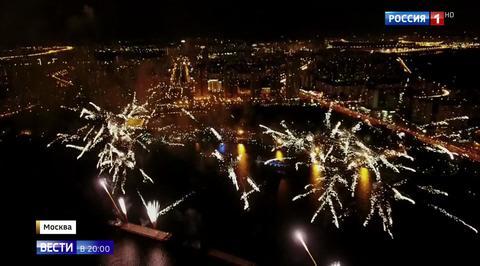 Samurai-Style Fireworks Mark the End of The Circle of Light Festival in Moscow