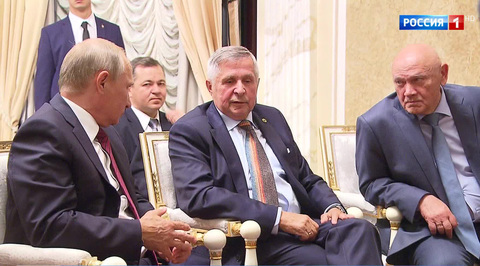 Путин посмотрел фильм "Салют-7"