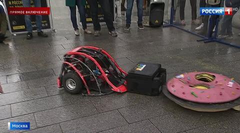 Robot Battle in the Middle Of Moscow Stuns Locals and Tourists