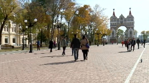 Chinese Tourists Celebrate Their "Golden Week" in Russia