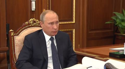 Путин пообещал разобраться с нарушениями на выборах