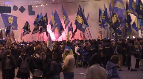 На Украине неонацисты устроили факельное шествие