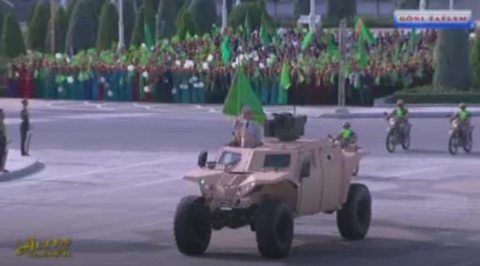 Туркмения отметила День независимости военным парадом