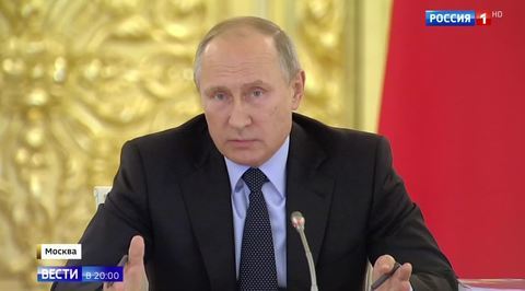 Путин предложил НКО не заниматься политикой или отказаться от чужих денег