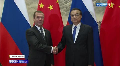 Dmitry Medvedev Declares Need to Move World Towards Multipolar Currency System at Historic China Summit