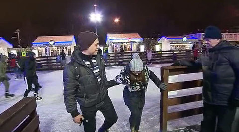 В Парке Горького открылся "стерео-каток"