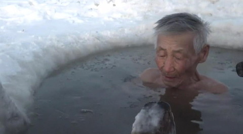 Sub-Zero Weather in Yakutia Heralds Beginning of Swimming Season in the Ice