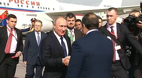 Президент России прилетел в Египет