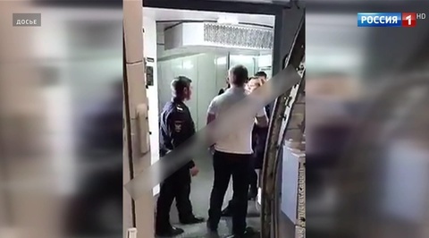 За дебош в самолете женщина заплатит 300 тысяч рублей