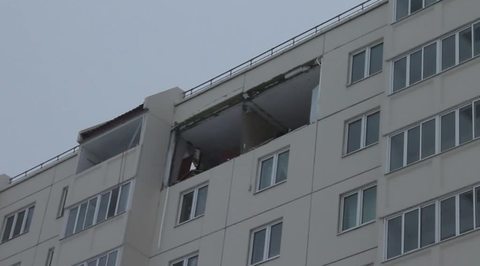 Спасатели проверили дом в Омске, пострадавший от взрыва газа