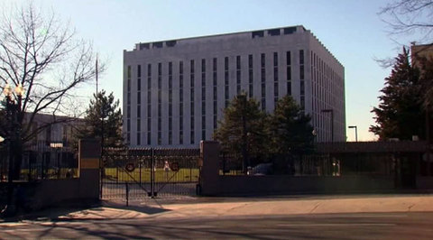 Зуб за зуб: посольство РФ прокомментировало отказ выдать визу сенатору США