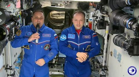 Экипаж МКС поздравил россиян с Новым годом