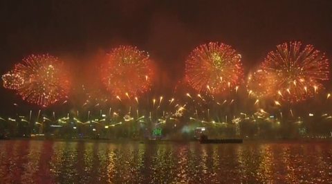 Новый год шагает по планете: праздничные салюты гремят во всех уголках мира