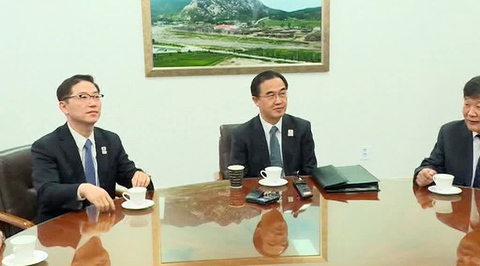 BREAKING! North-South Negotiations Start in DMZ; Possible Cooldown on the Korean Peninsula