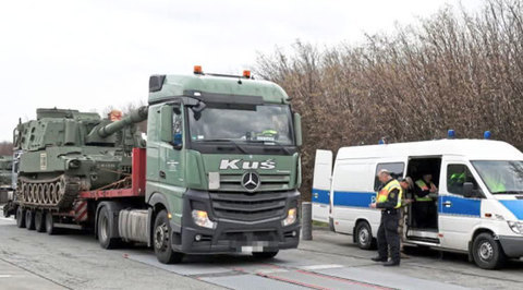 German Meticulousness Stops Howitzer Convoy, Slows Down American Advance on Moscow