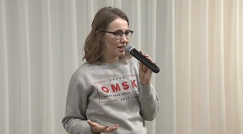Ksenia "Against All" Sobchak Receives Gift of "Valenki" and Condensed Milk From People of Omsk