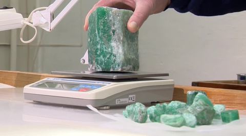 Giant Emerald Discovered in Urals! Children of Miners Hold Contest to Name the Stone
