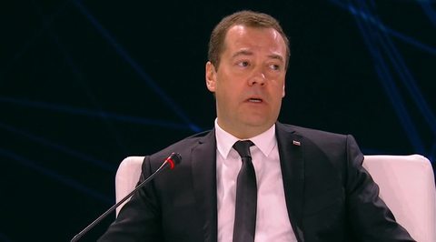 Медведев о технологиях и биткоинах: копите деньги в любых валютах