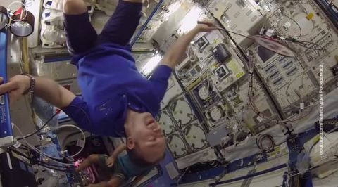 No Doping! Clean Russian, American and Japanese Astronauts Play Badminton at Zero Gravity