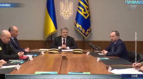 Poroshenko Decides to Open Pandora’s Box, Signs Law on Reintegration of Breakaway Regions in Donbass