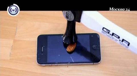 Цифра. IPhone научили колоть орехи