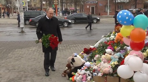 Putin Visits Kemerovo, Promises Punishment: "We Can’t Afford to Be Losing Russians Like This"
