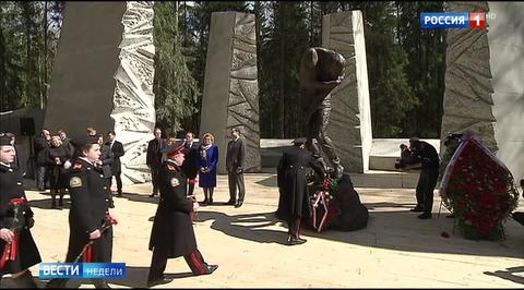 Мемориальный комплекс "Катынь" открылся после реконструкции