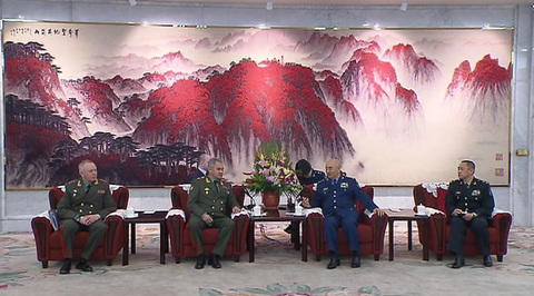 Shoygu: US is Restarting Old Arms Race, Forcing Other Countries to Start Stockpiling as Well