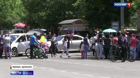 Armenia Descends Into General Strike - Pashinyan and Supporters Blockade Roads in Yerevan