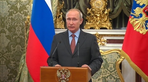 Putin Thanks the Outgoing Government for Withstanding Sanctions