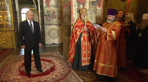 Putin Visits Famous Cathedral of the Annunciation to Receive Blessing From Patriarch