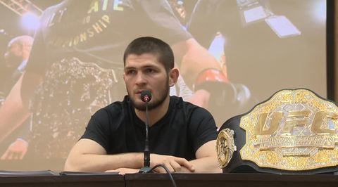 Хабиб Нурмагомедов впервые привез в Россию свой пояс чемпиона UFC