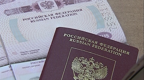 У должников в России предлагается изымать загранпаспорта