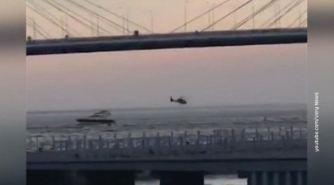 Росавиация начала проверку действий пилота вертолета, пролетевшего под опорой моста