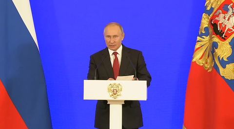 Путин рассказал о служении Отечеству и вручил госнаграды