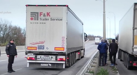 На Украине начались массовые нападения на фуры с российскими номерами
