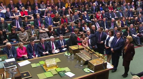 Парламент Великобритании открыто выступает против правительства Мэй