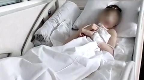 Подросток из Северодвинска, спасший мать от пьяного соседа, умер в Москве