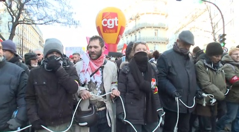 Новая волна манифестаций: полиция Франции готовится к худшему