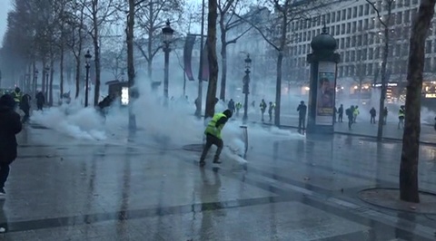 Во Франции вновь беспорядки
