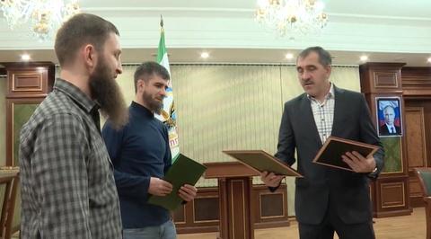 Евкуров наградил уроженцев Ингушетии, спасших испанца в Магаданской области