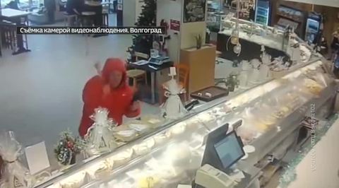 Волгоградский хулиган не знает, зачем разгромил кондитерскую