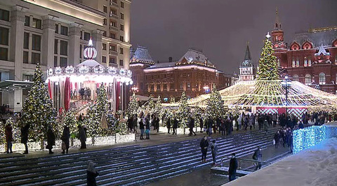 300 елок, километры гирлянд, ледовые шоу и ярмарки: чем удивит новогодняя Москва