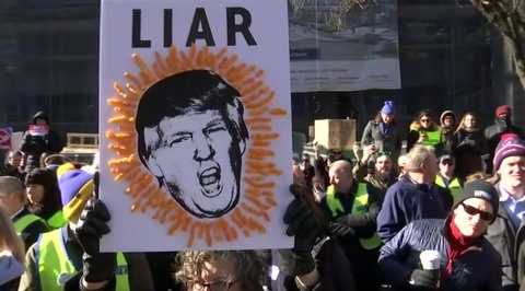 Рейтинг Трампа стремительно падает