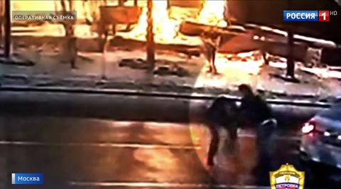 Избила водителя и угнала такси: буйную пассажирку взяли под стражу
